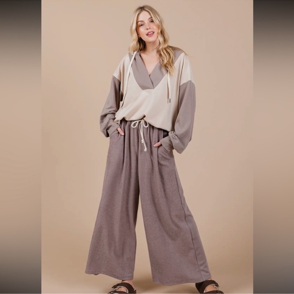 Contrast Oversized Sweatshirt with Hoodie - Picture 5 of 6